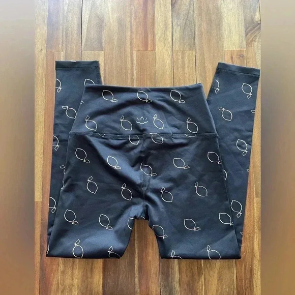 Beyond Yoga gold lemon and black leggings - Picture 6 of 13